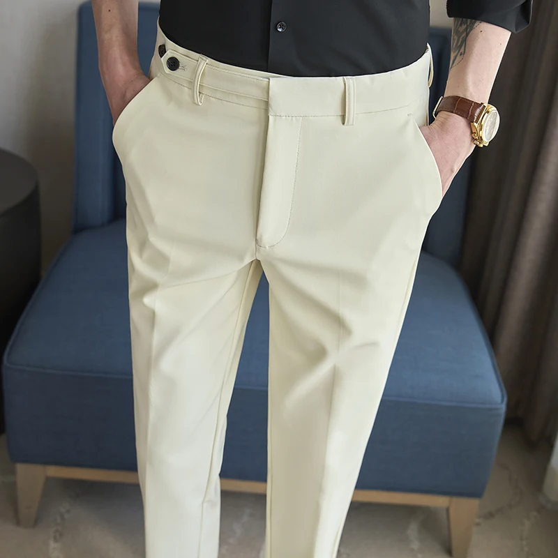 シックな服装 メンズ としての春秋用スリムフィットカジュアルパンツの実用性とスタイル分析