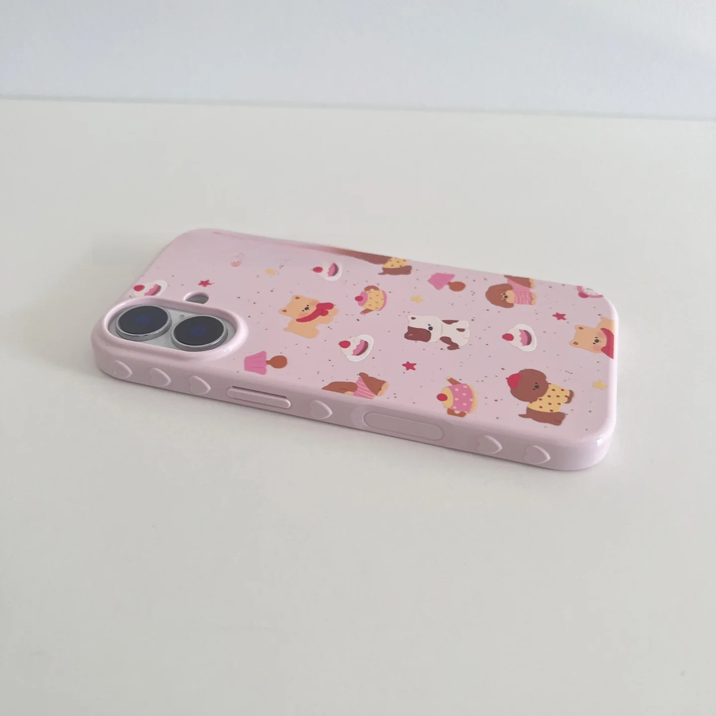 カートゥーンデザインの犬柄iPhoneケース：冬のパーティーで使える全周保護タイプ