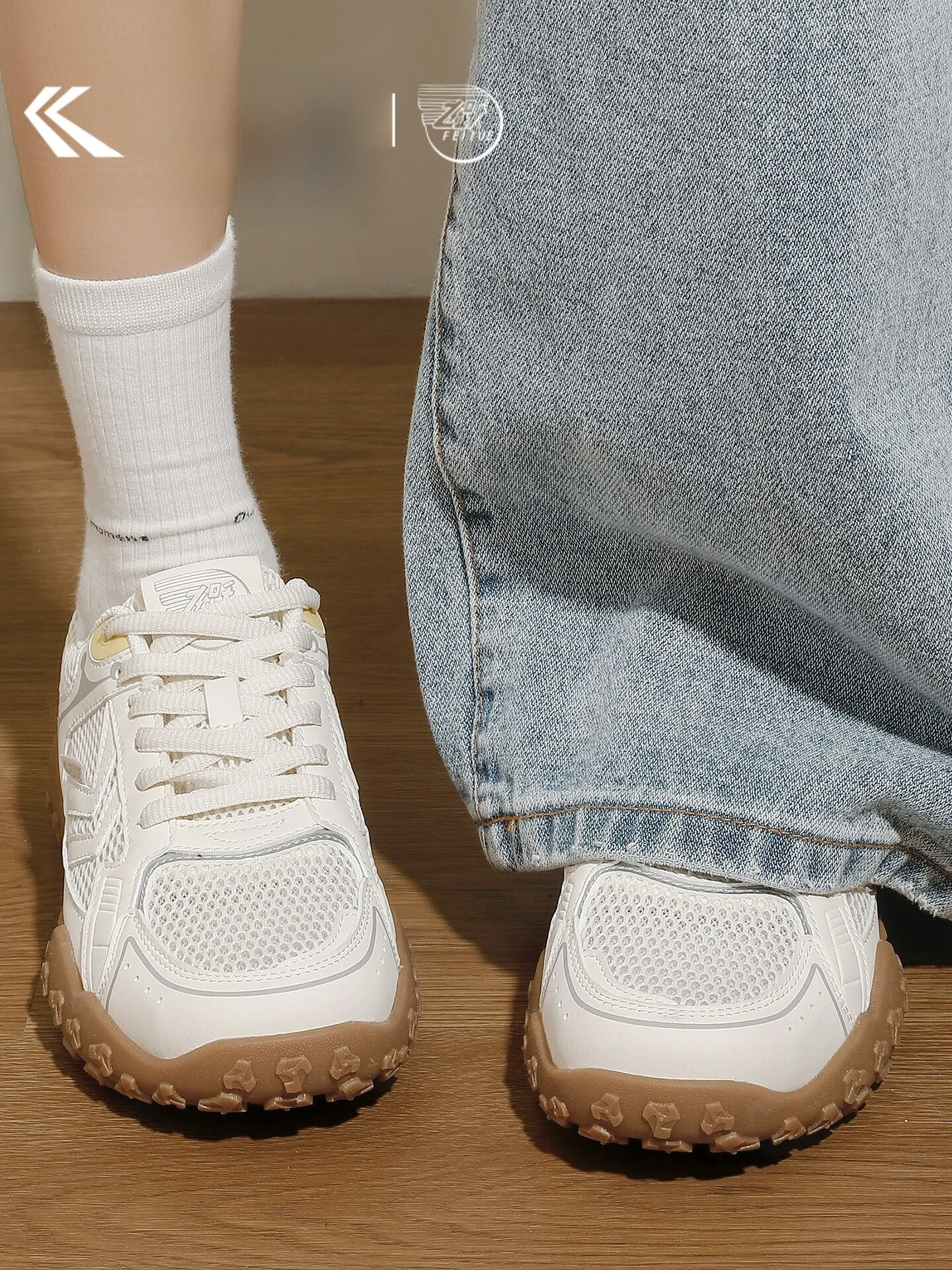 通気性に優れた女性用メッシュスニーカー：軽量で歩きやすい夏用カジュアルモデル