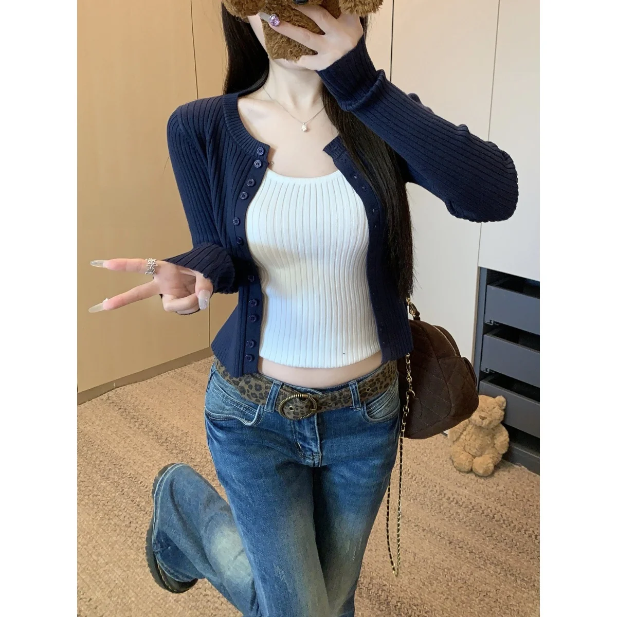 ニットカーディガン 中に着る服の選び方：韓式修身型短丈長袖セットアップの実用性解析
