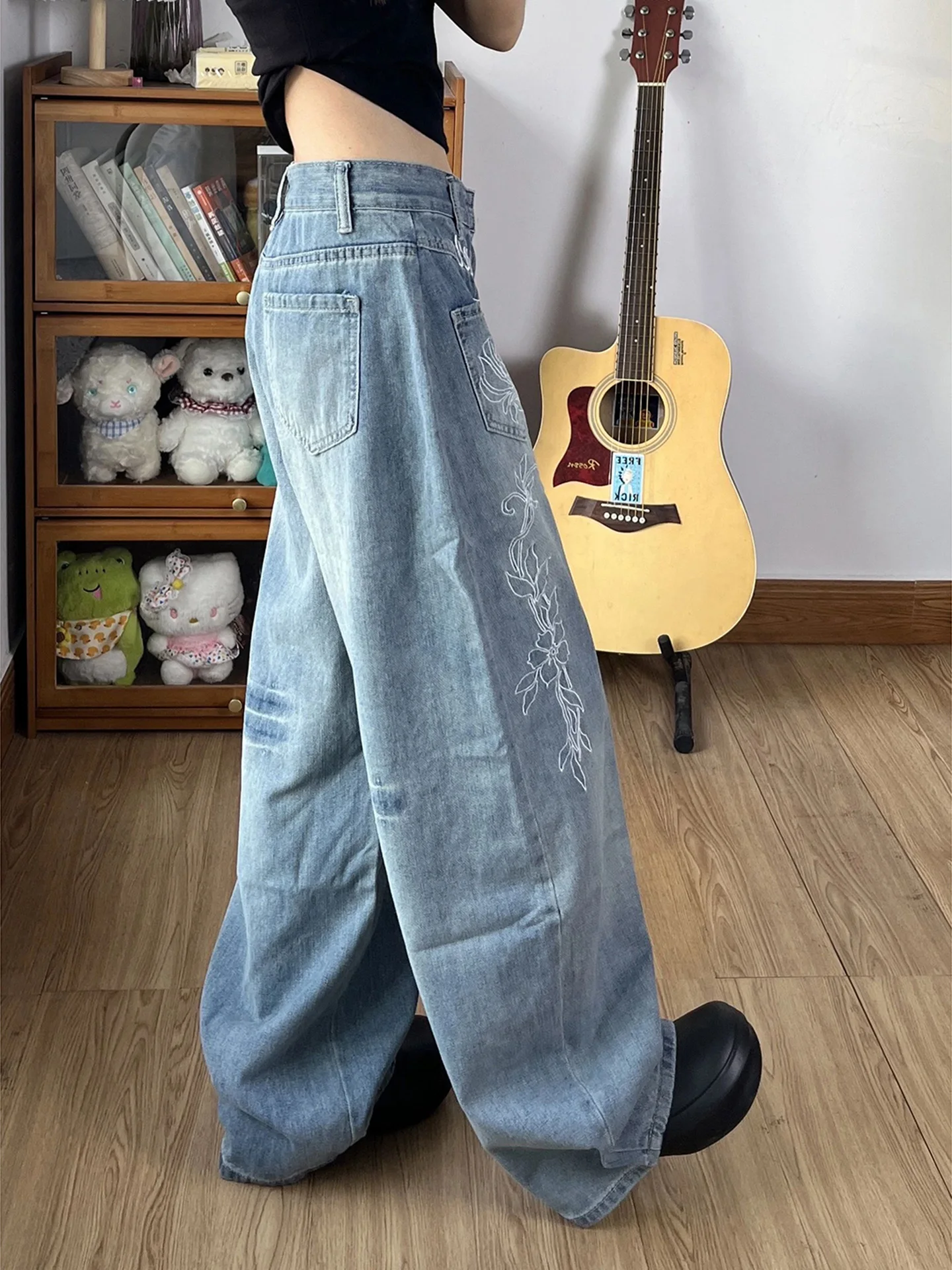 刺繍付きデニムパンツは、本当に秋冬の定番なのか？