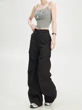 デザイン性の高い黒の高腰ストレートパンツ【シンプル・スリムフィット・女性用】（セットアップ対応）