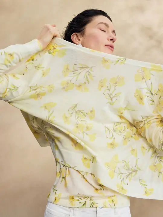 刺繍花柄の軽やかな水溶性ウールニット【極上の柔らかさ】