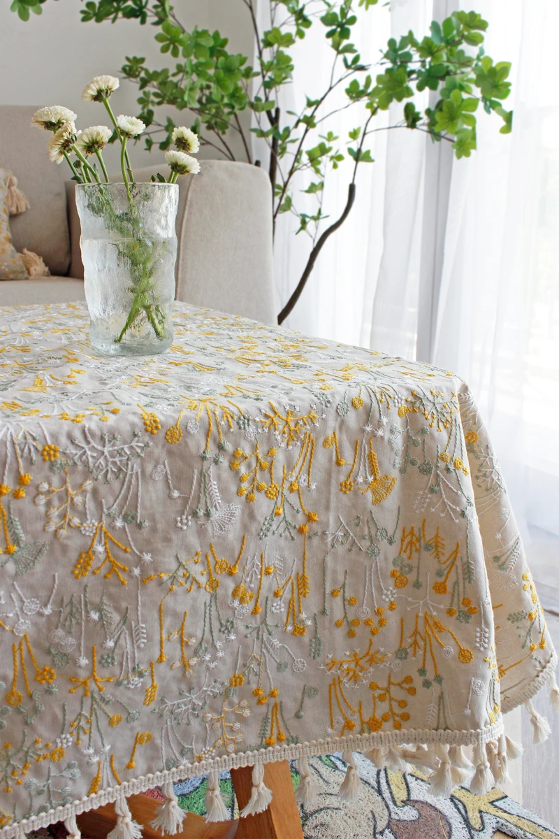 刺繍入りナチュラルベージュテーブルクロス【リネン混・長方形・軽奢華・茶の間用】