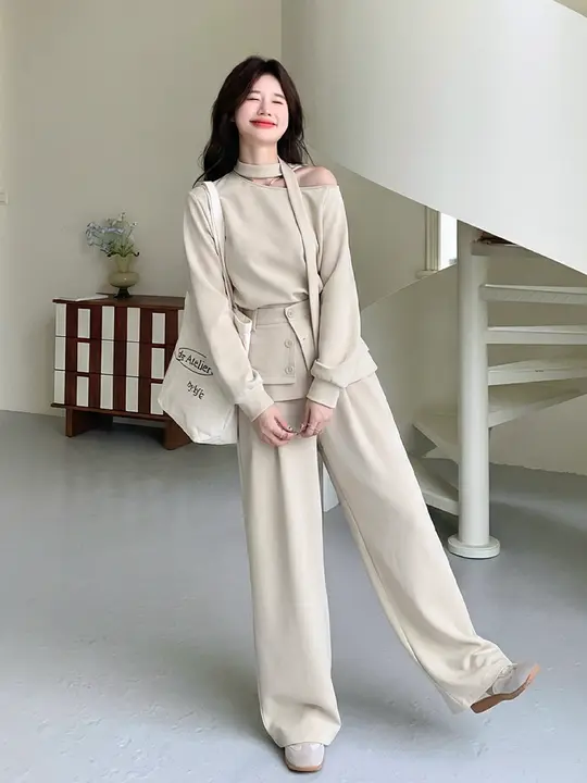 独特なデザインのベージュカジュアルセットアップ【春秋用・フード付き・ゆったりパンツ】（セットアップ対応）