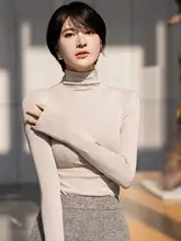 シンプルでエレガントなブラックハイネックニットシャツ【タイトフィット・秋冬用】