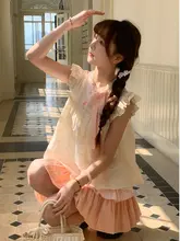 夏にぴったりな美しいフレアスリーブトップスとピンクの切り替えスカート（セットアップ対応）