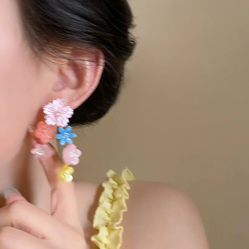 6月の飾りはどう選ぶ？カラフルな花のイヤリングで夏の気分をリセットする方法