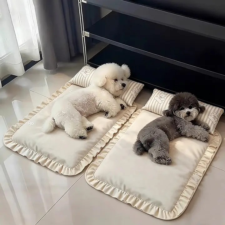 可愛いデザインの犬用クールマット【夏用・ソファのクッション・季節問わず対応】