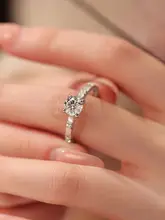 洗練されたデザインの925純銀リング【高級感・エレガント・女性用・プロポーズ向き】