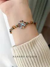 四葉クローバーデザインのヴィンテージ風ブレスレット【チェコ製ガラスビーズ・女性用】