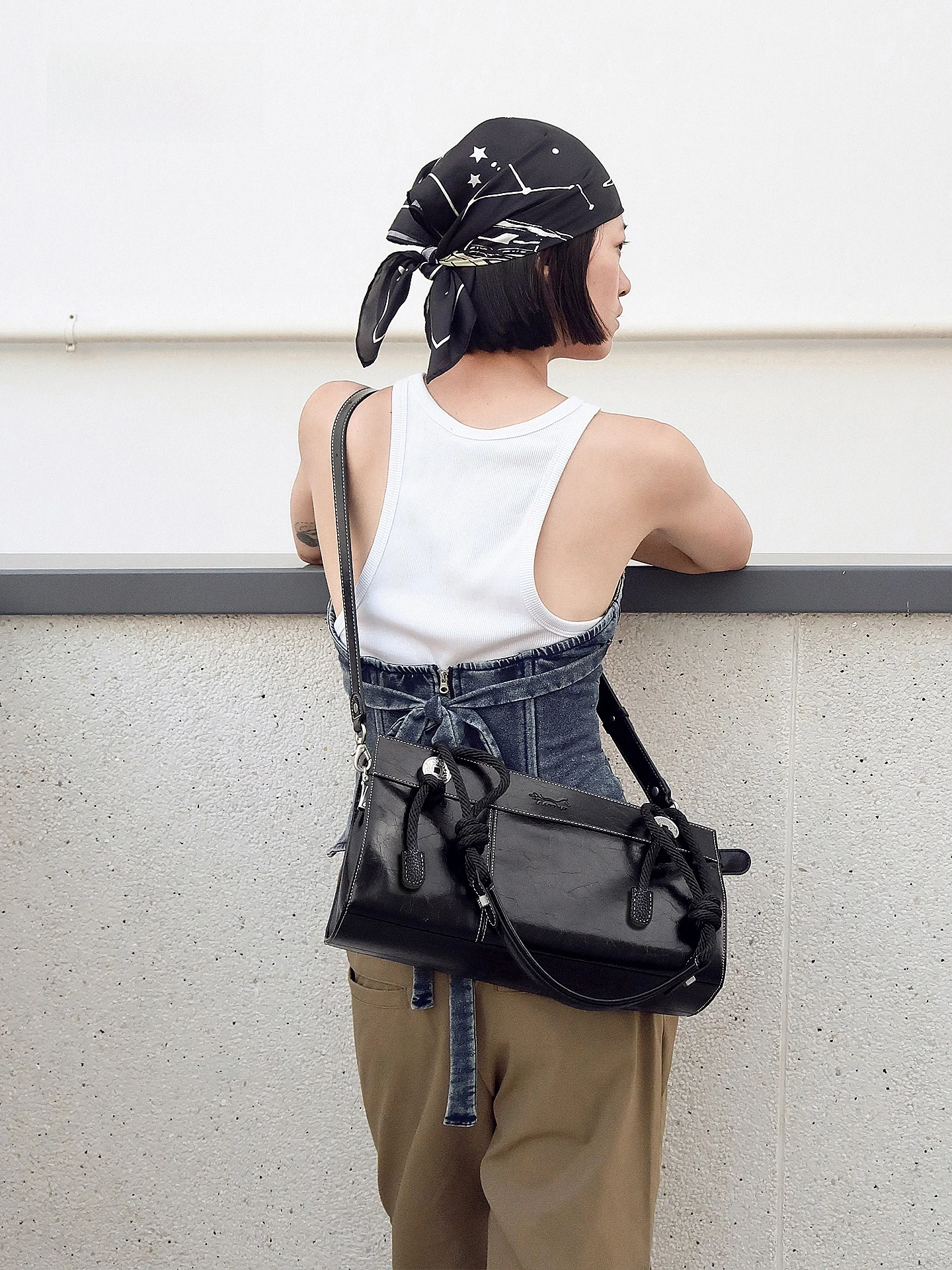 個性派トートバッグの高級感を実現する斜め掛けバッグの選定ガイド