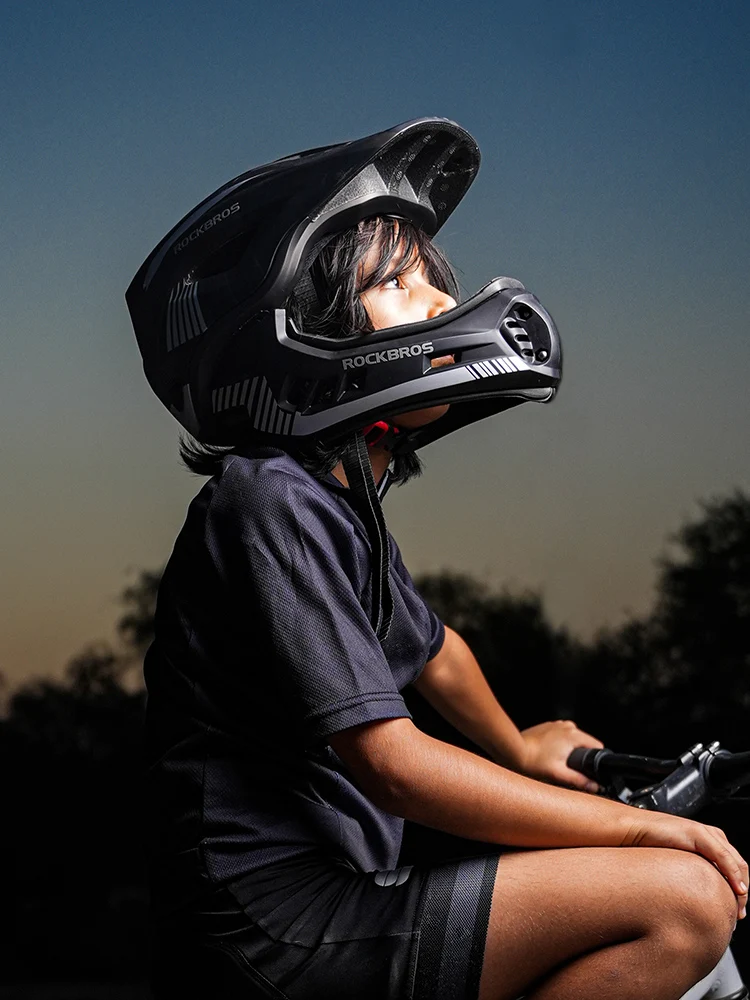 子供用サイクルヘルメットを選ぶときに迷うのは、安全性と通気性のバランスですか？