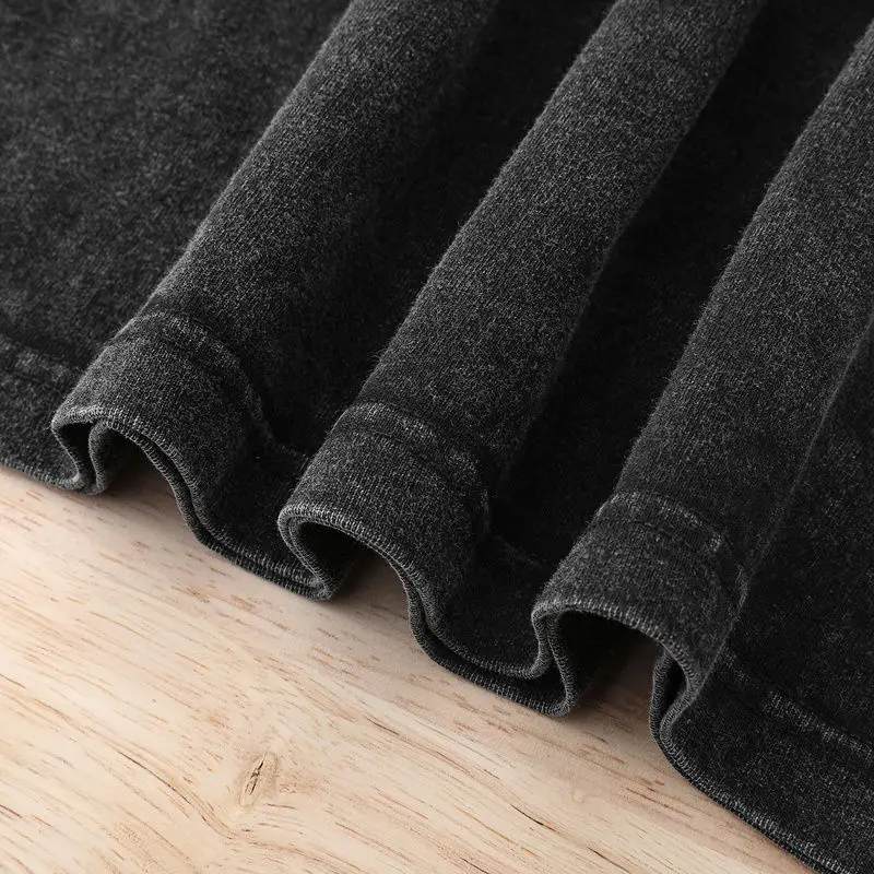 黒Tシャツの色落ちは避けられない？ヴィンテージ風のウォッシュ加工Tが「色落ちの逆転」をもたらす理由
