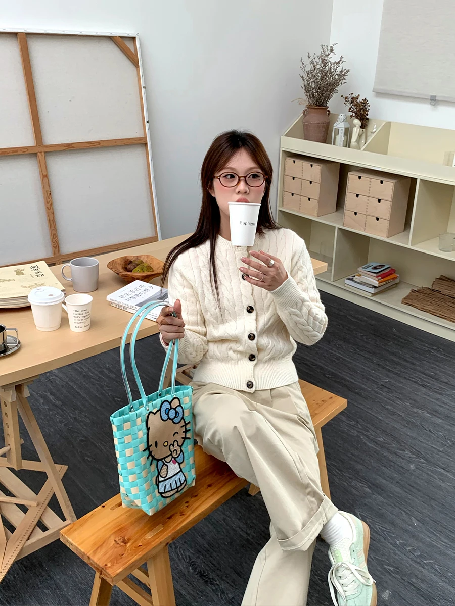 ニットカーディガン コーデの完全ガイド｜麻花編み肩落ちデザインで失敗しない着こなし