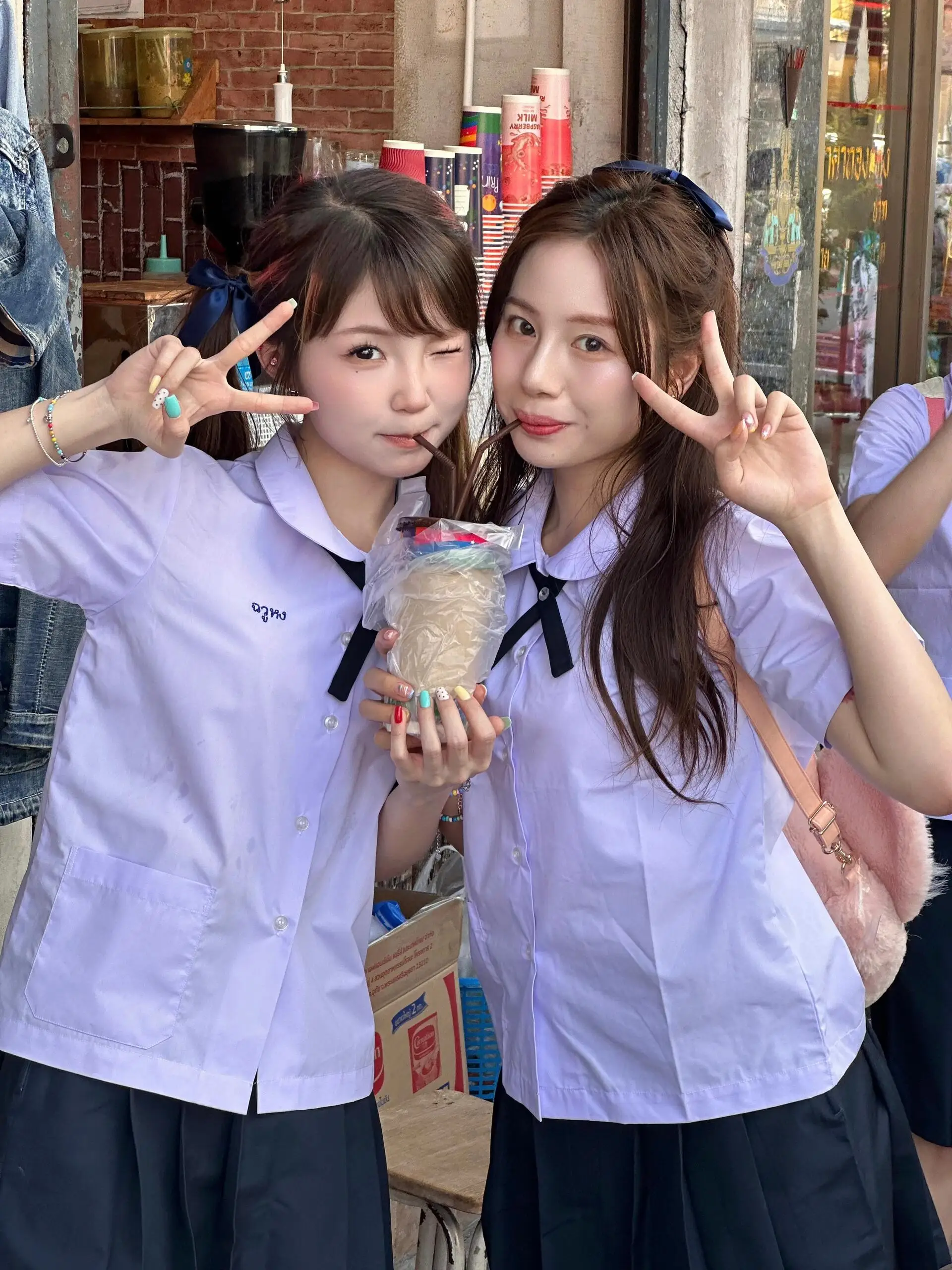 かわいい高校制服のデザイン：白桃汽水風半袖シャツとスカートセットの実際の特徴