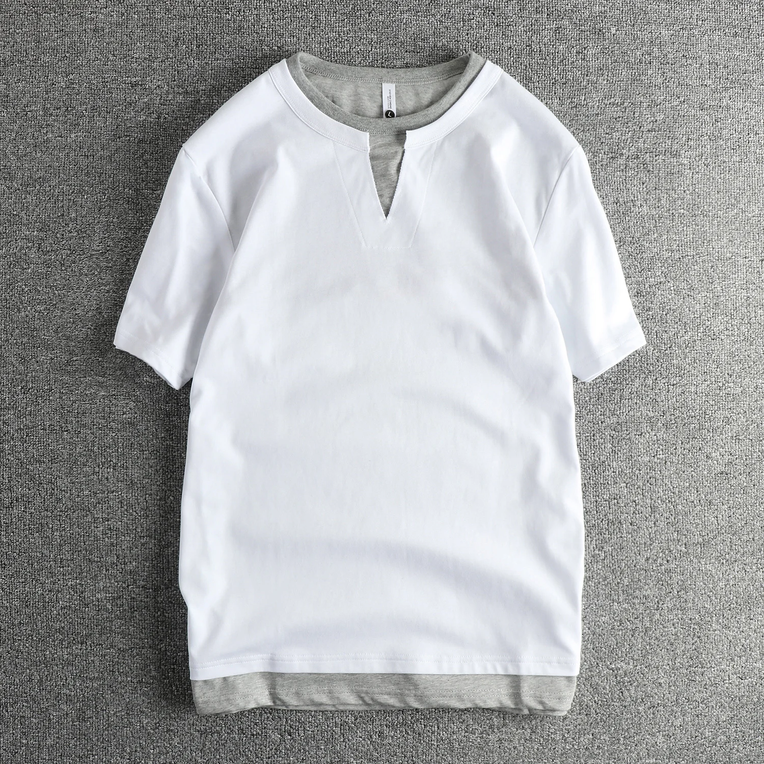 「Tシャツ 重ね着 メンズ ダサい」という悩み、実はこれ1つで解決できる？