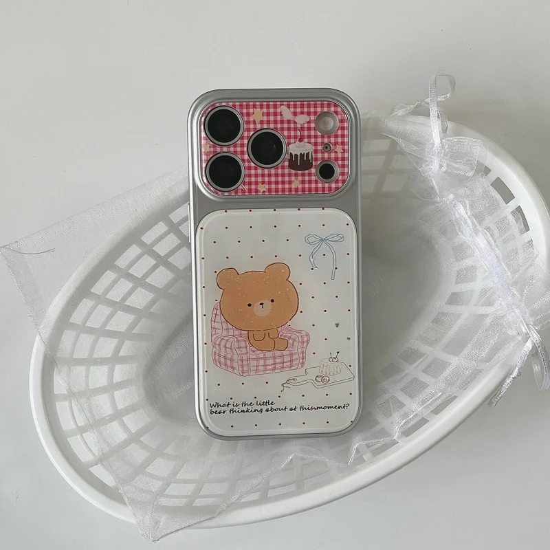 iPhoneケース テディベア：可愛さと保護のバランスを実現するソファのクマデザイン
