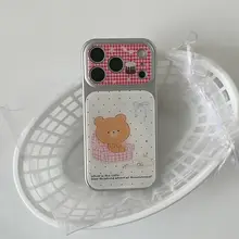 可愛い赤い水玉模様のスマホケース【ソファのクマデザイン・iPhone対応】