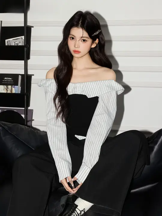 ストライプ柄の一字肩シャツ【デザイン性とスタイルアップ】