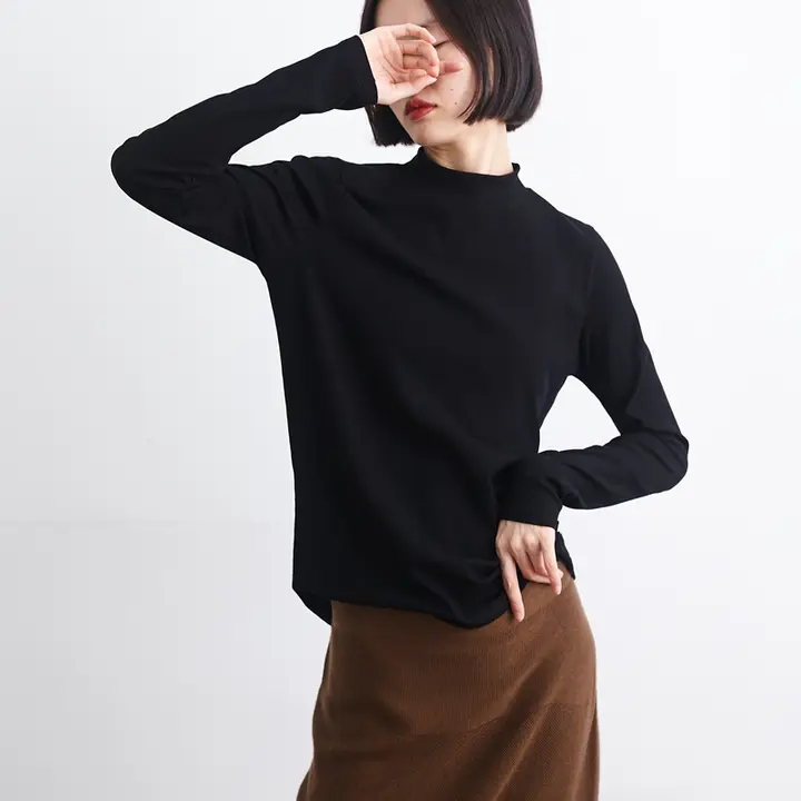 半高ネックの伸縮性抜群なニットトップス【ゆったりデザイン・秋冬用・長袖】
