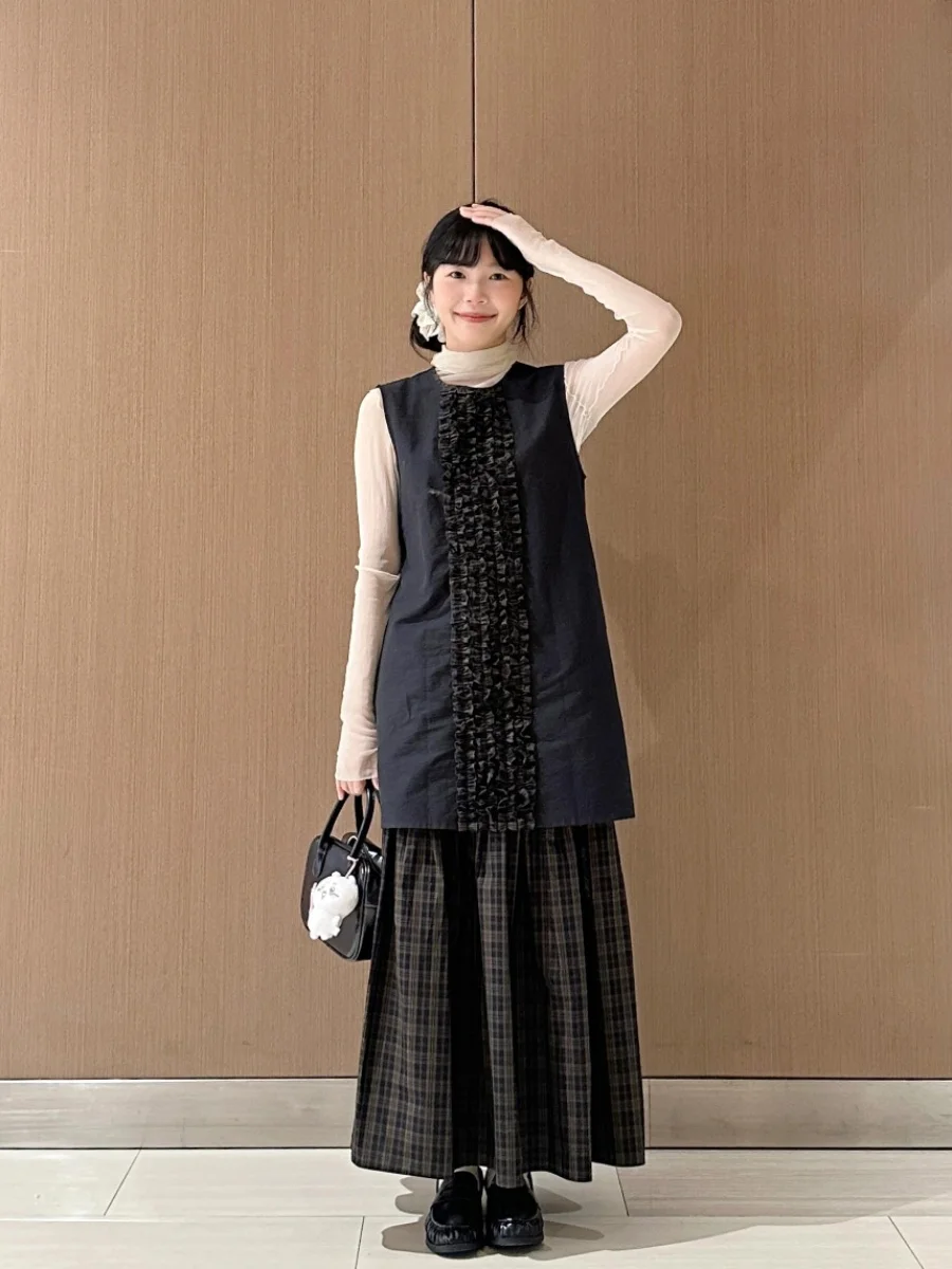 10月中ばに着る服装はどう選ぶ？クラシックチェック柄のフレアスカートが解決する季節感の悩み