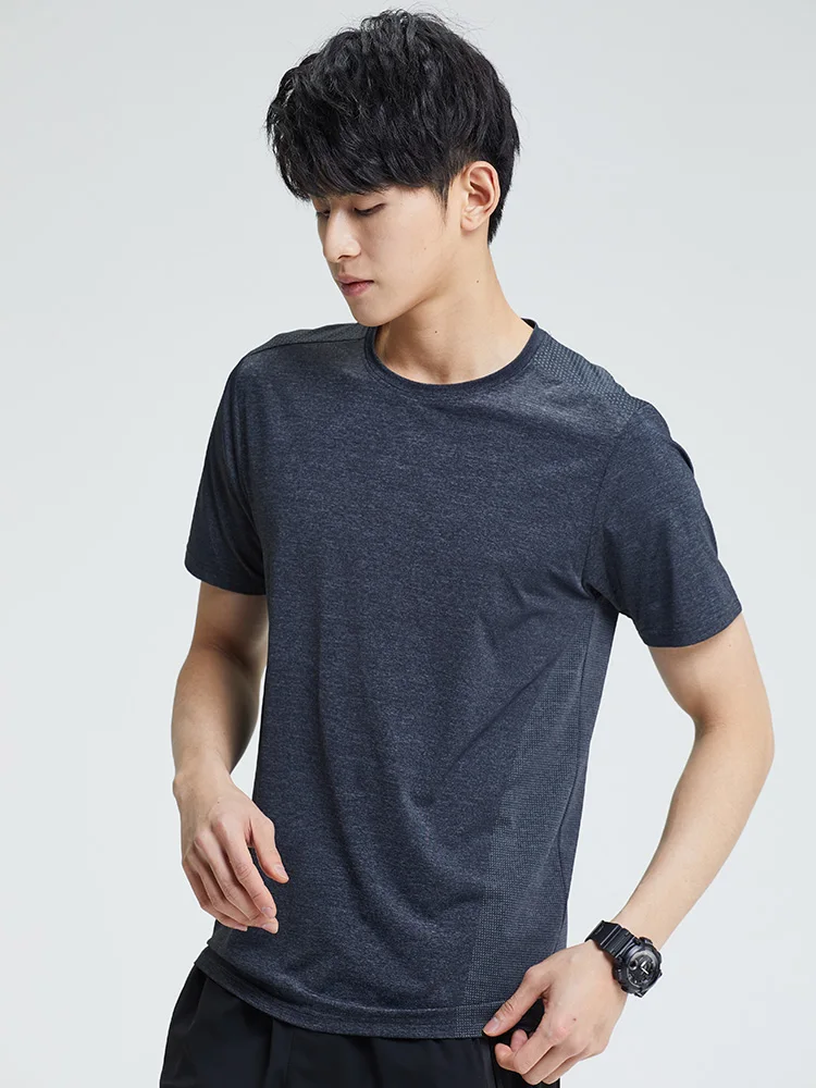 ストリートファッションの本質を理解する完全ガイド：Tシャツ選びの実際