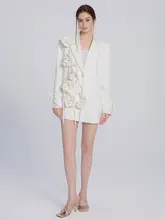 立体花デザインのホワイトレディースジャケット【エレガント・上質仕立て】