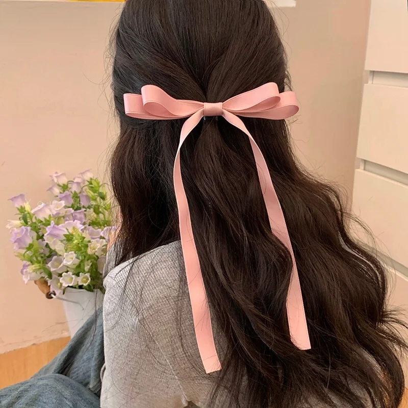 可愛いピンクリボン蝶結びのヘアクリップ：リボン留め具のデザインと実用性を解説