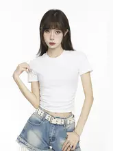白色の肩パッド入り短袖タイトTシャツ【フィット感・クロップド丈・ラウンドネック・くびれ効果】