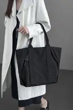軽量トートバッグ【ナイロン製・大容量・通勤用・ショルダーバッグ】