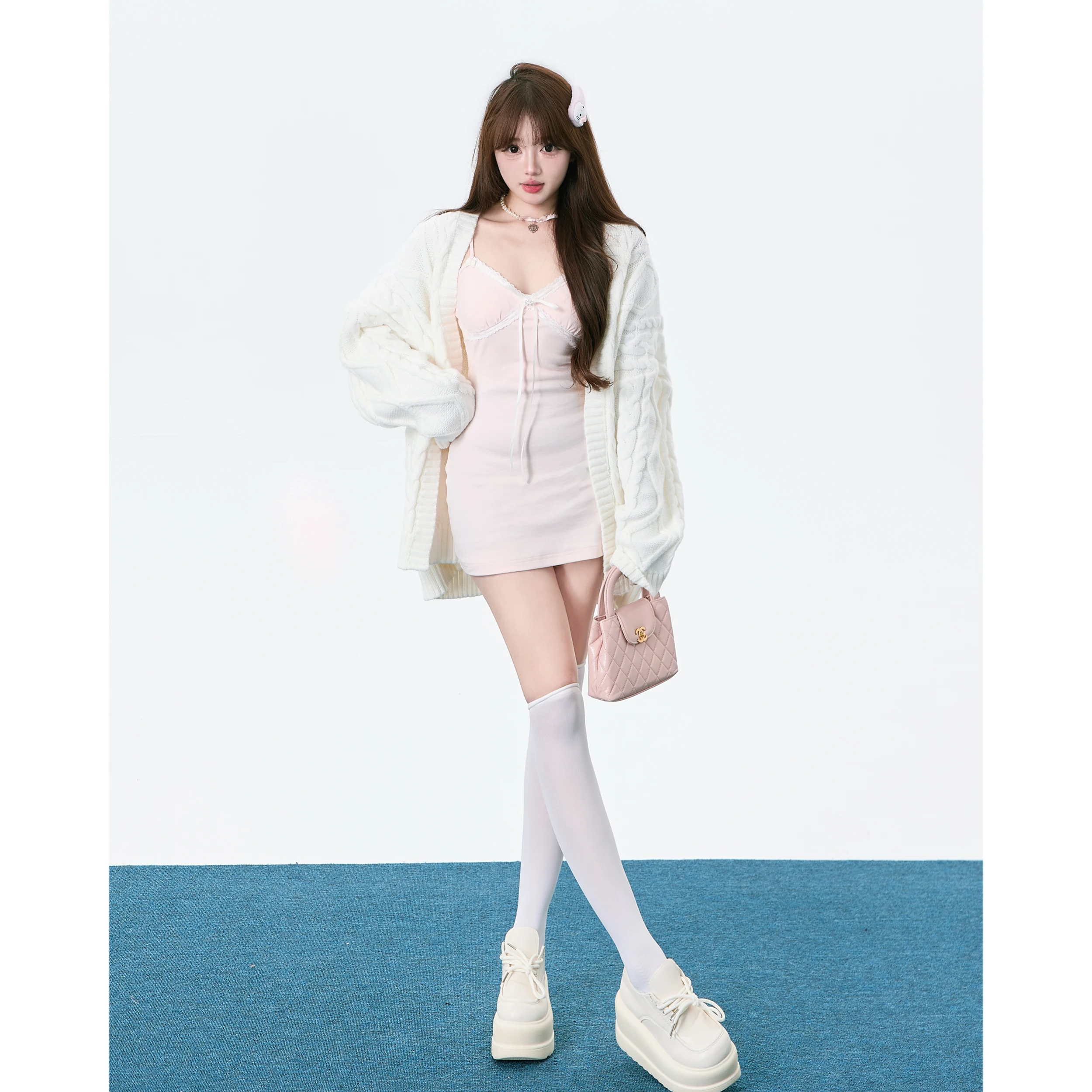 低身長40代女性にぴったりの可愛い服：甘美なニットカーディガンとキャミソールドレスセットの実用性解析