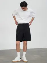 黒色のウエストゴム機能性ストレートパンツ【防水・光沢感・サイドスリット】