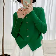 春秋用 レディース メタルボタン付き ニットカーディガン【ショート丈・カジュアルスタイル】