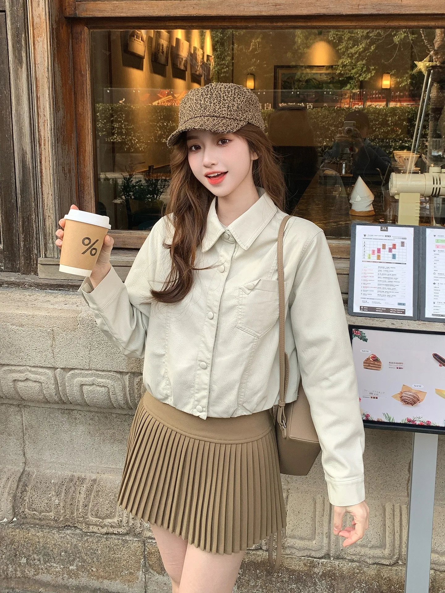 オフィスカジュアル冬30代に合うベージュジャケッ トは、どんなもの？