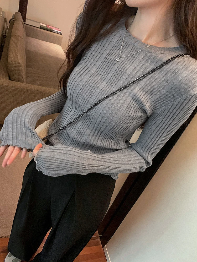 大人可愛い服 40代コーデ｜フリルトップスの自然な美しさを徹底解説