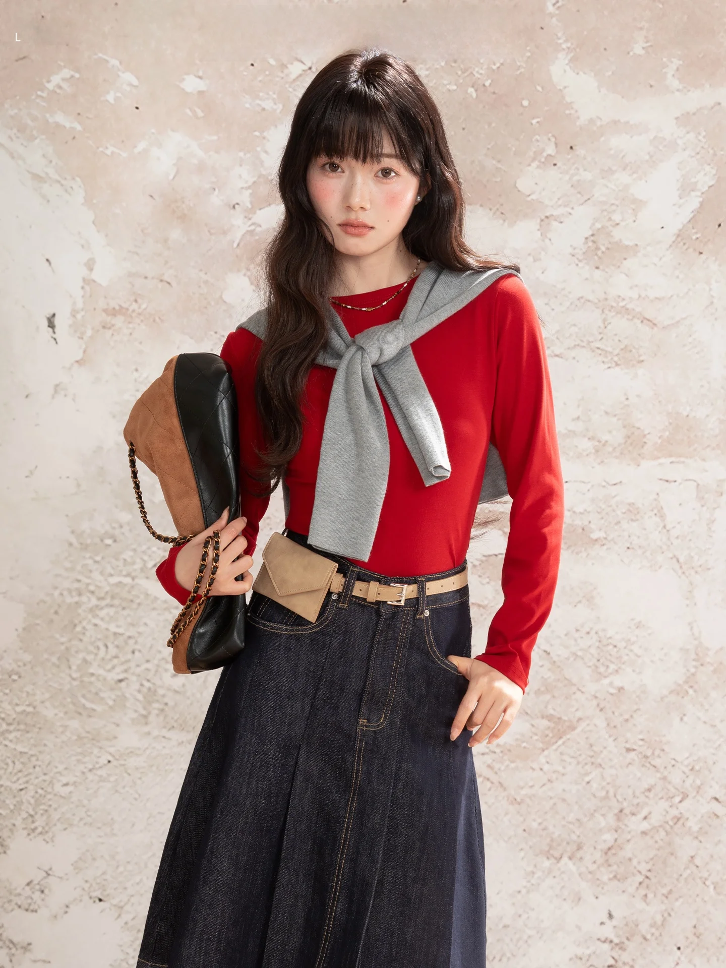 7部袖Tシャツはどう選ぶ？シンプルな無地トップスが通勤や日常に与える変化とは