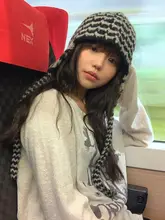手編みレトロブラックグレー縞模様ニット帽【耳あて付き・可愛いデザイン】