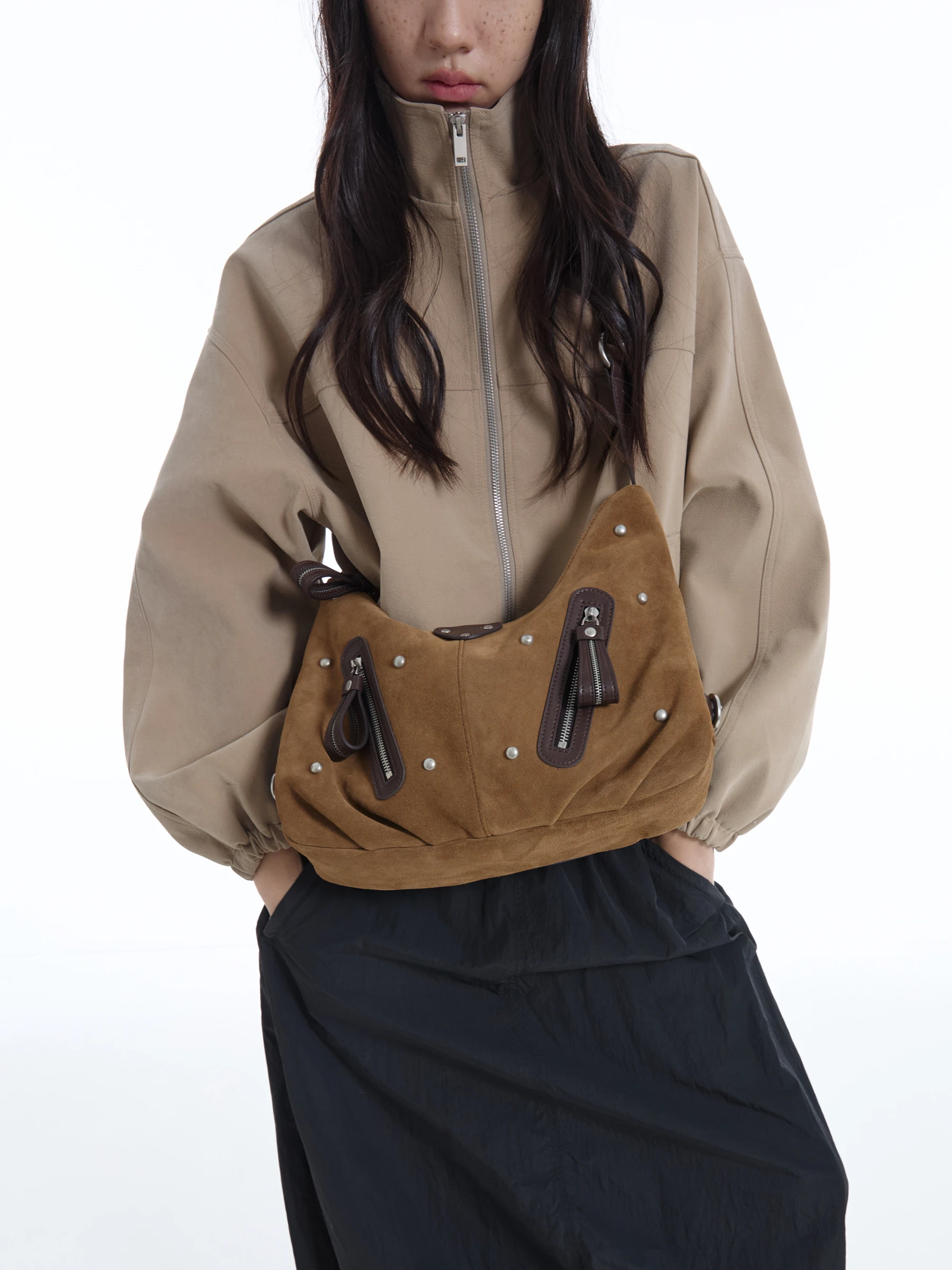 サイドクロスバッグの正しい掛け方：美式复古風のスエード調ショルダータイプを効率的に活用する方法