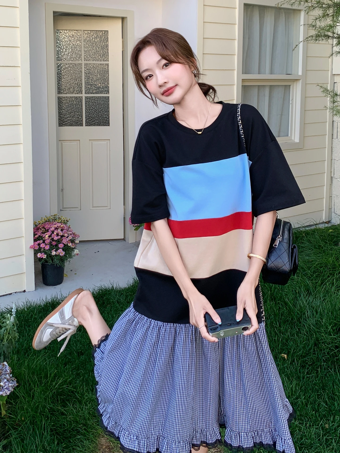 チェック柄のカラーコンビTシャツワンピース：色気コーデの定義と実際の着こなし