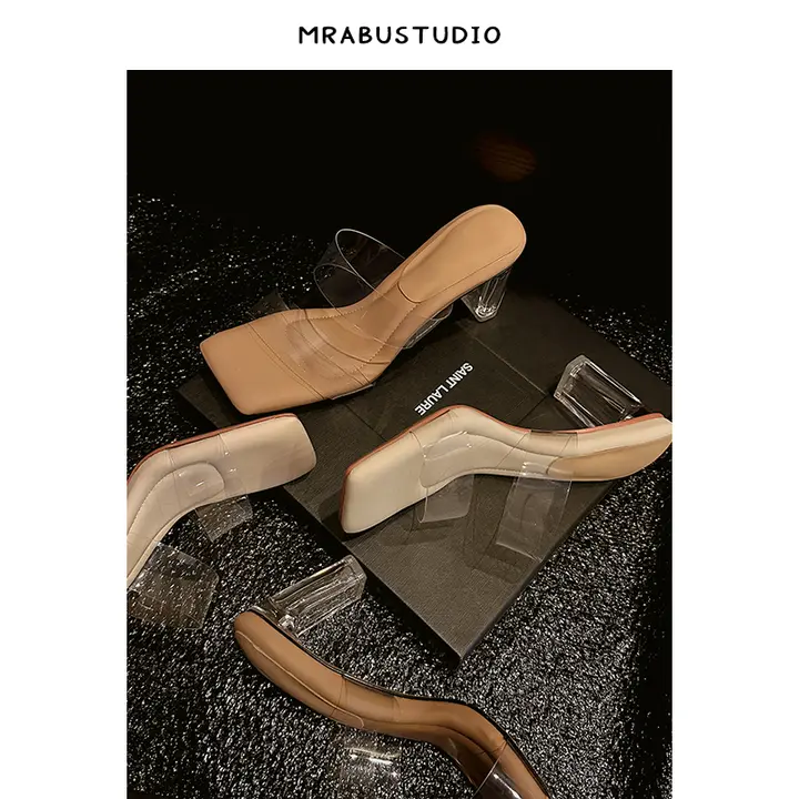 エレガントなデザインのクリスタル太ヒールサンダル【柔らかな透明ソール・夏用・レディース】