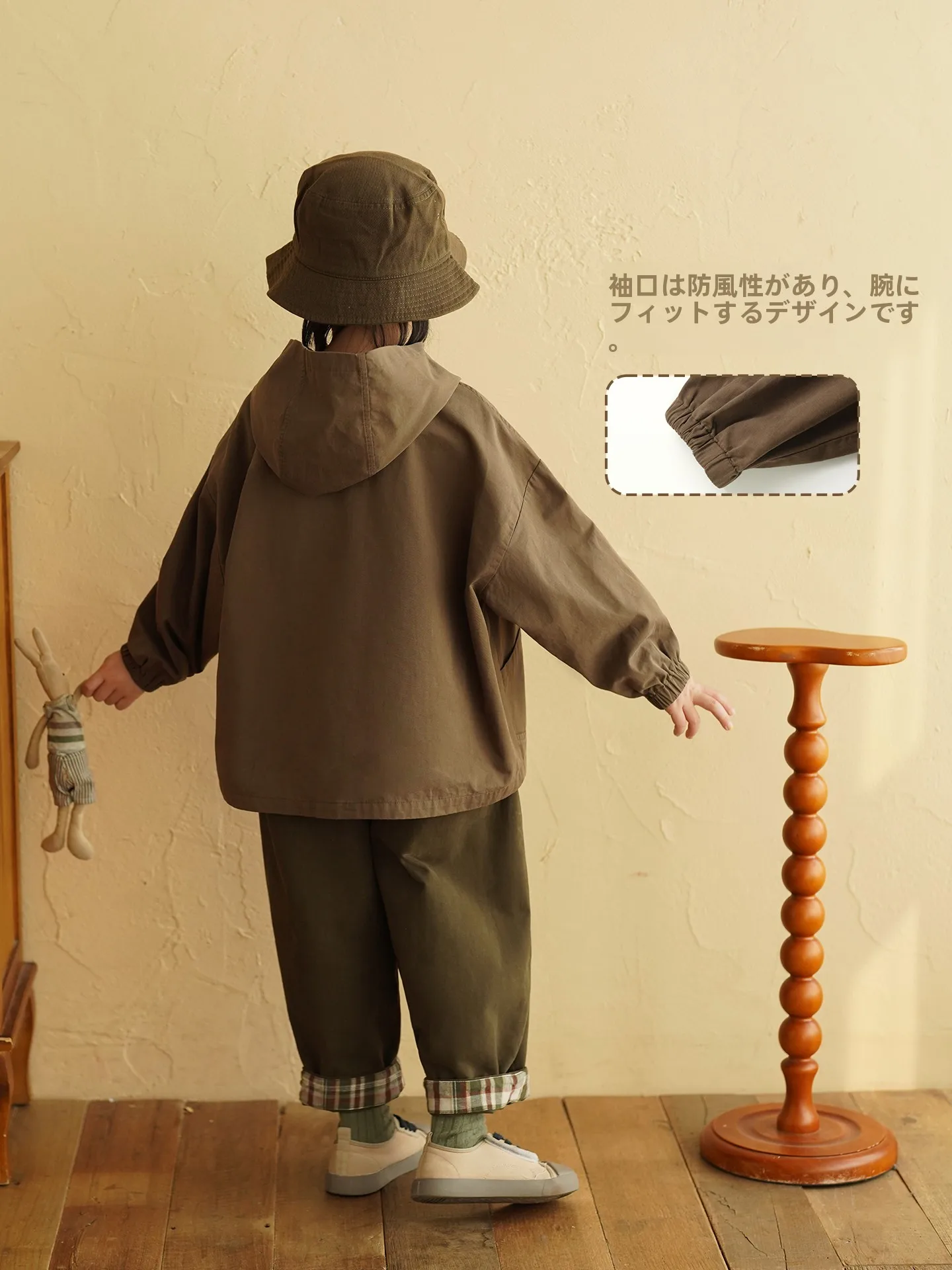 20度の気温で子供の服をどう選ぶべきか？男の子用の通気性と防風性を両  立するベストアイテムとは