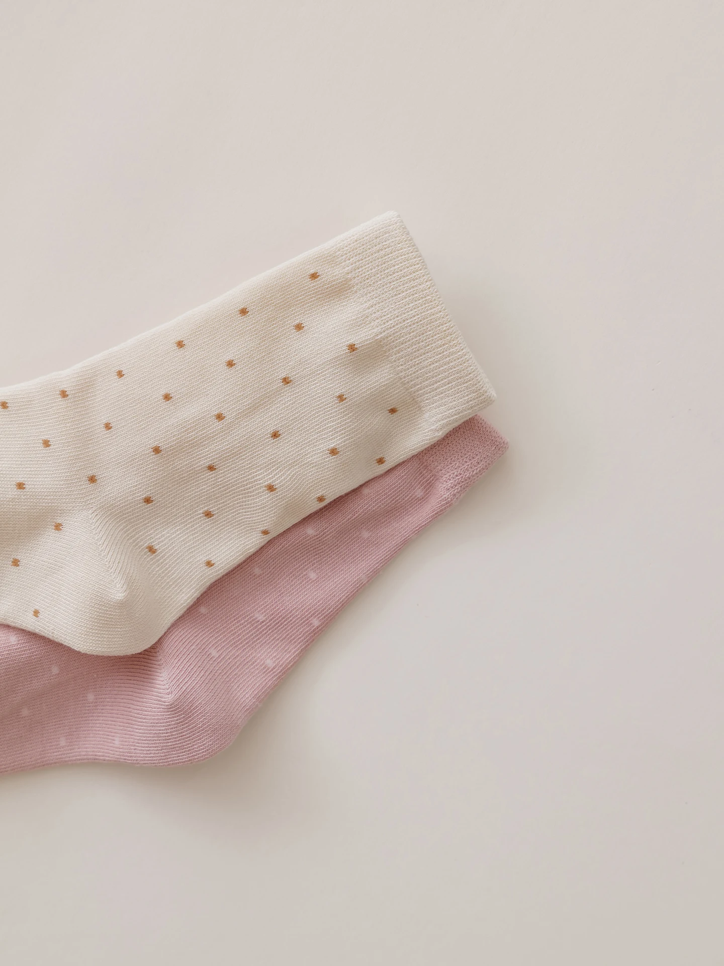 3歳の女の子の足のサイズって何？ポルカドットソックスで解決できる本当の選び方とは？