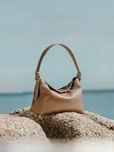 本革製 ショルダーバッグ【肩掛け・デザイン・カジュアル】