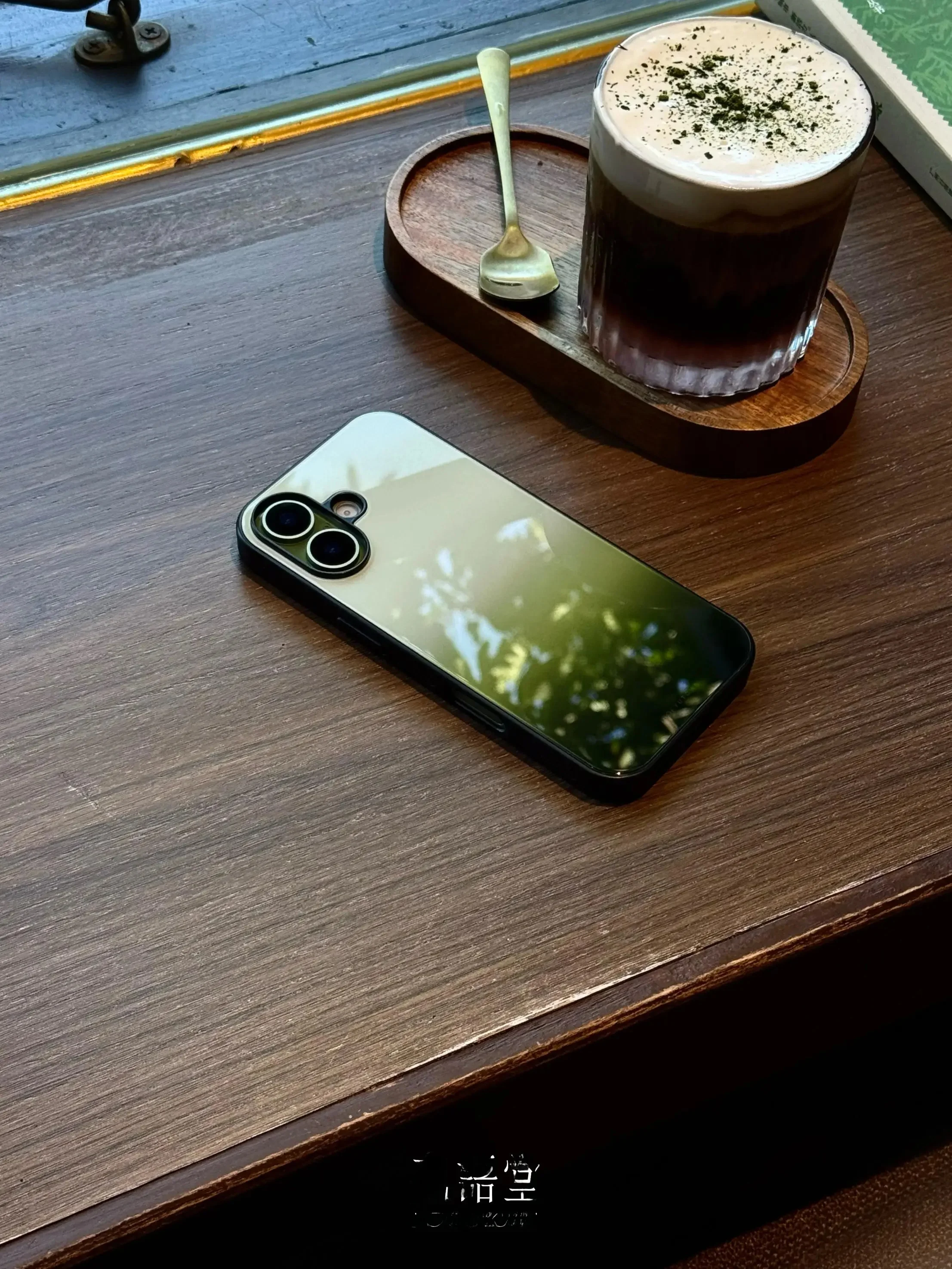 新中式デザインのiPhoneケースはベタベタしないか？滑り止めと全包囲構造による実証