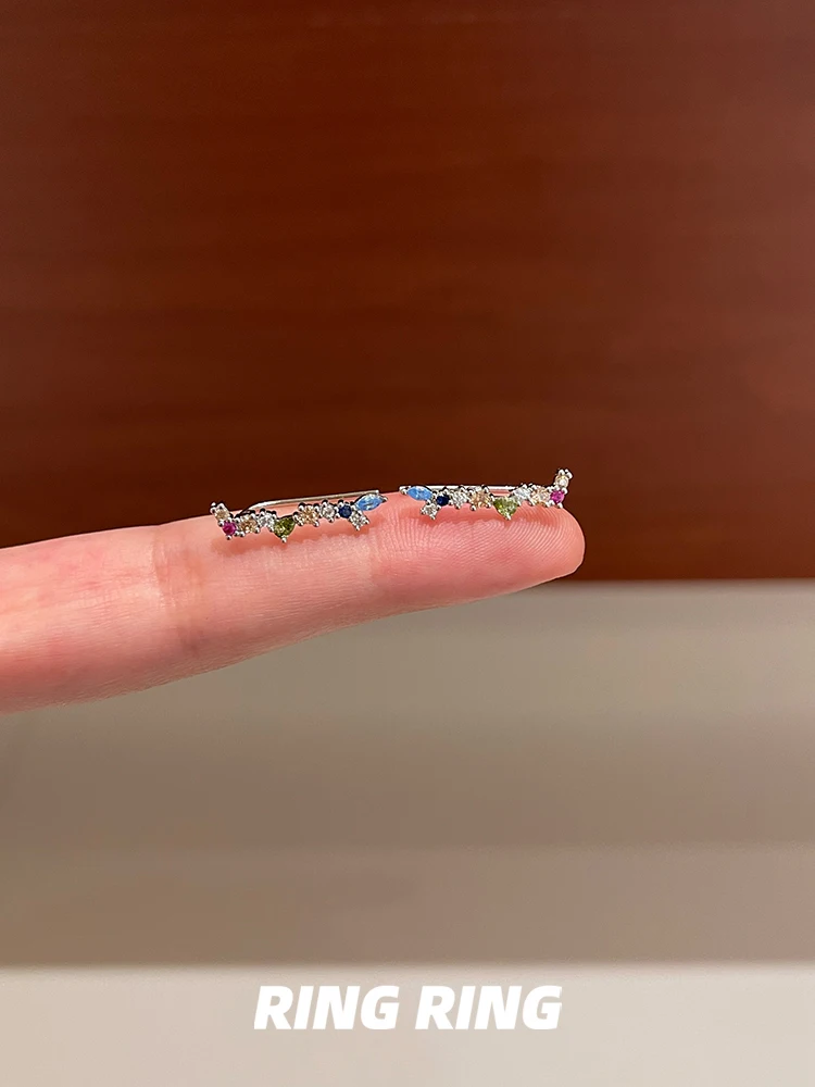 カーブピアスとは何か：幾何学的デザインの純銀耳飾りの本質と実用性