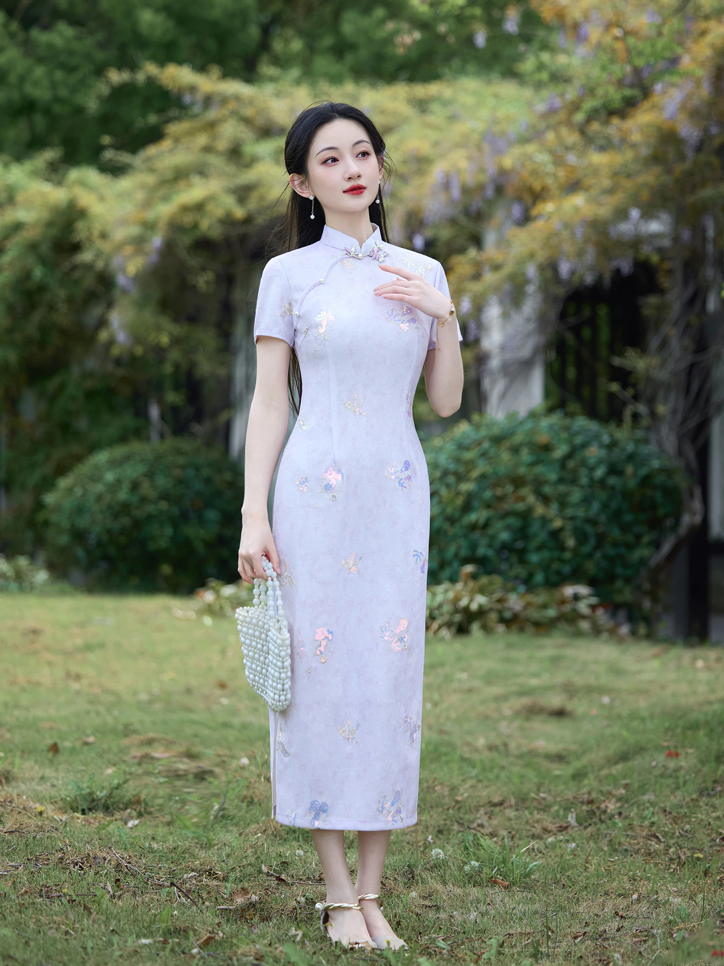 卒園式の母に贈る服は、どう選ぶ？花柄の紫チャイナドレスが注目する理由