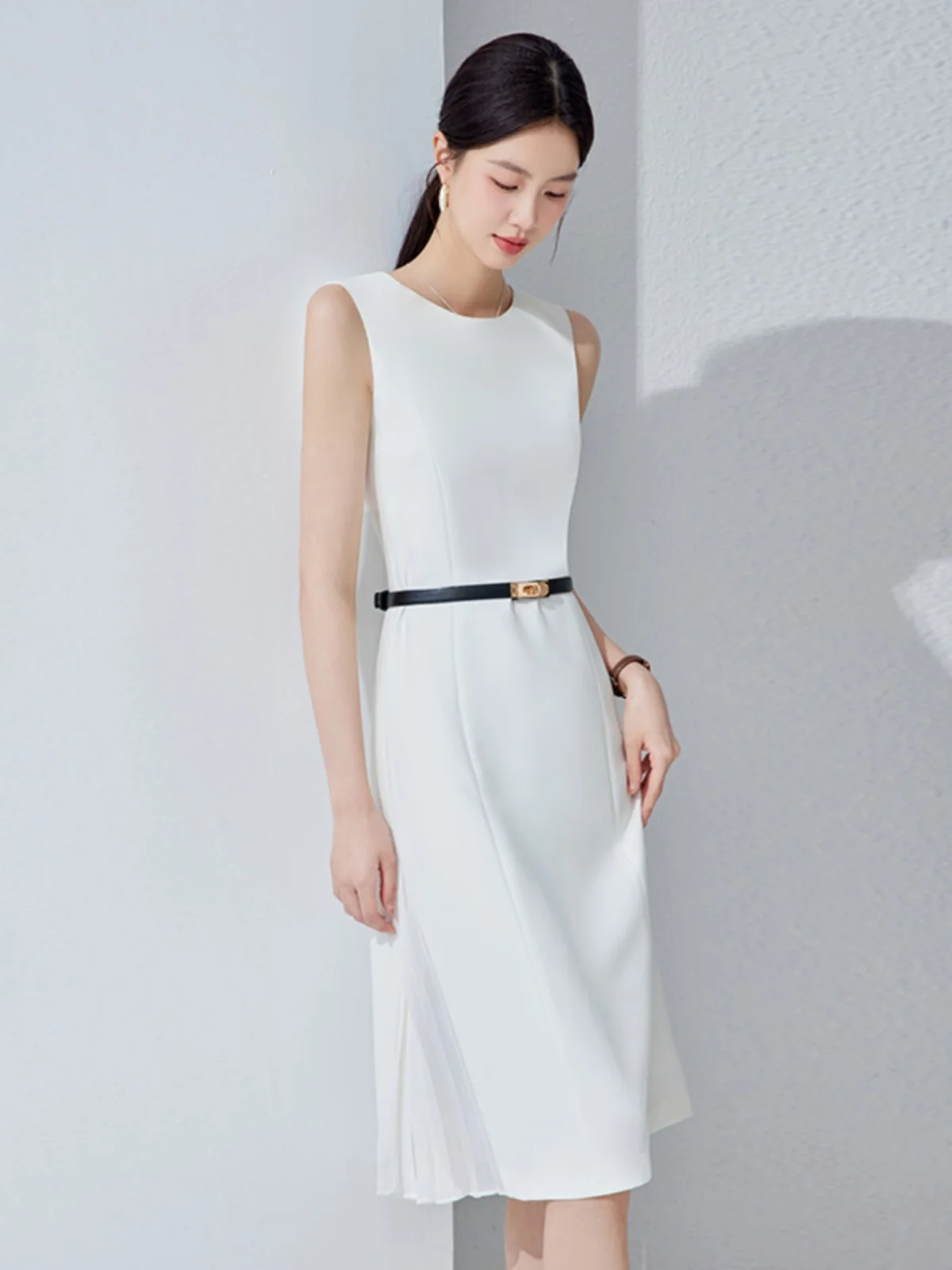 60代女性が選ぶグレースーツ フォーマルは？体のラインが出る服 職場に最適なアイテムとは？