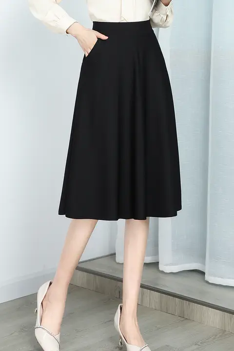 高腰の黒色フレアスカート【春秋用・膝下丈・体型カバー・ウエストゴム】