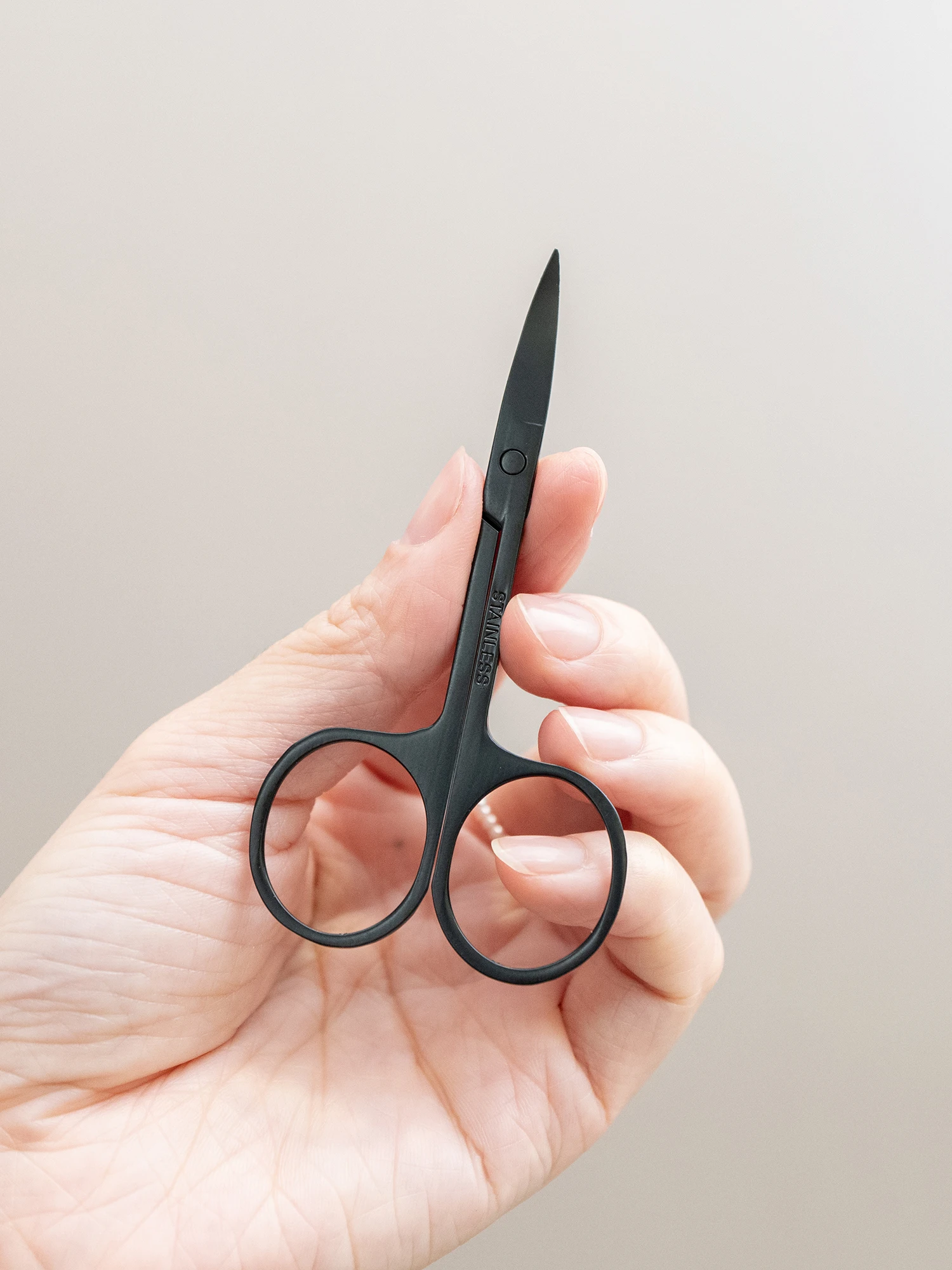 眉毛カットの道具って本当に必要なの？それとも使い捨てでいいの？